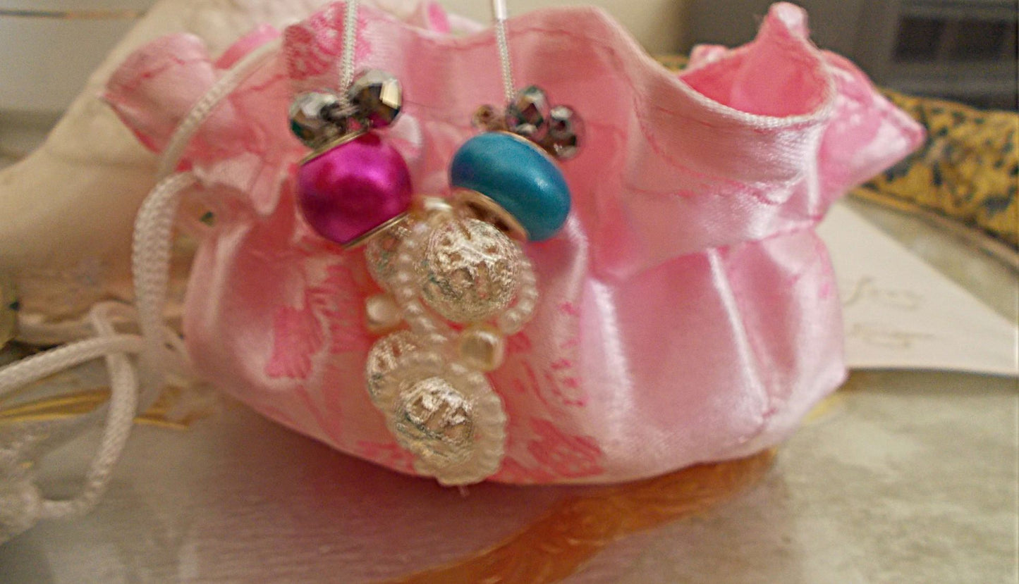 The Escort Necklace