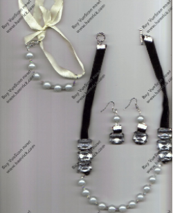 Ribbons and Pearls Jewelry Set