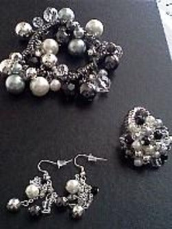 Black and White Baubles Jewelry Set