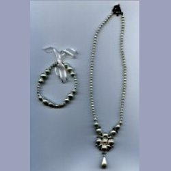 White Pendant Necklace and Bracelet Set